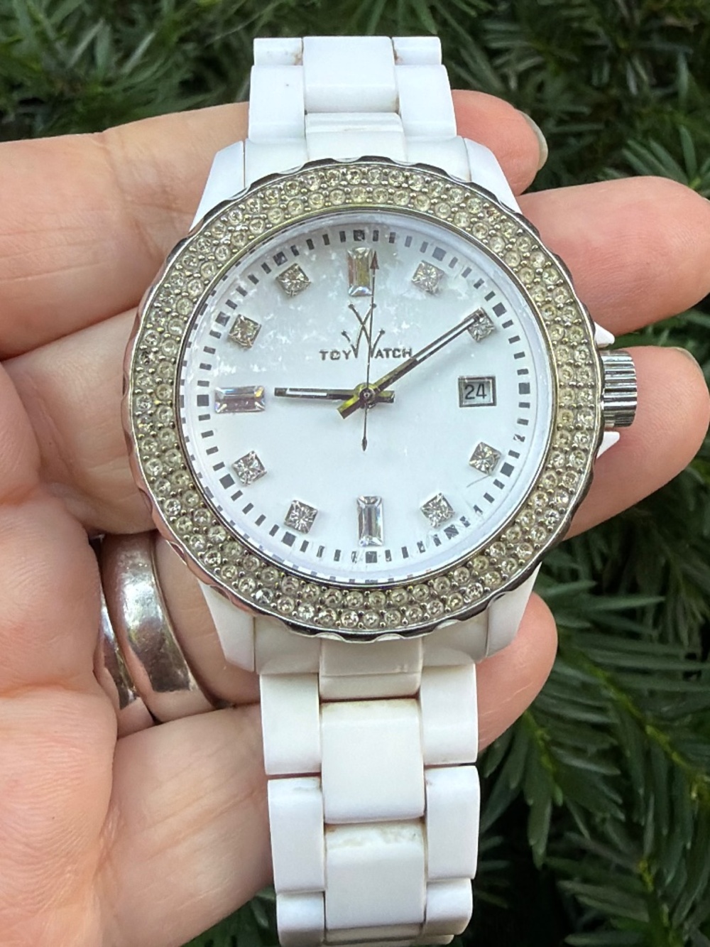 ToyWatch Women's Crystals White Watch 40mm Quartz Analog Date 5ATM Fresh Battery